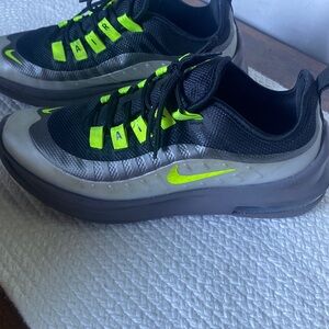 Hard to find, boys Nike Air Max Axis